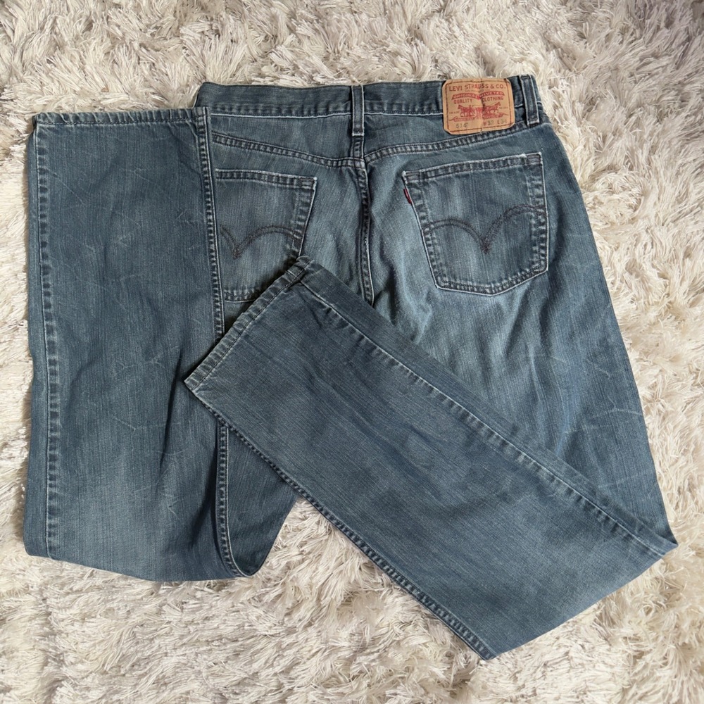 Vintage Levis 514 Slim Straight Medium Wash Cotton Denim Jeans Mens 32x34 Y2K